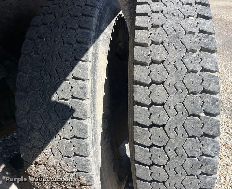 image for item EK8593 2010 International  7500 dump truck