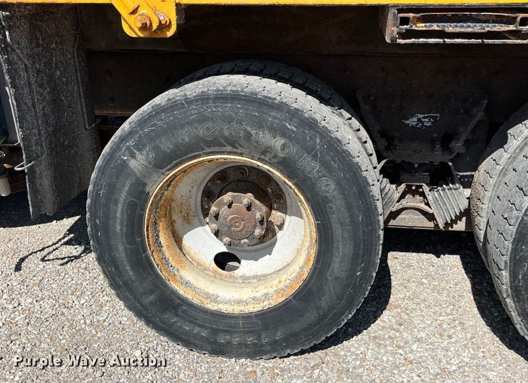 image for item EK8593 2010 International  7500 dump truck