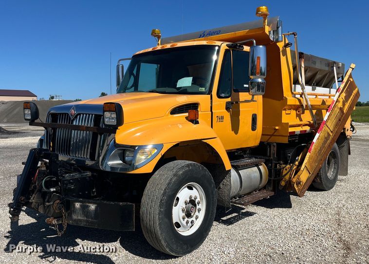 image for item EK8594 2006 International  7400 dump truck