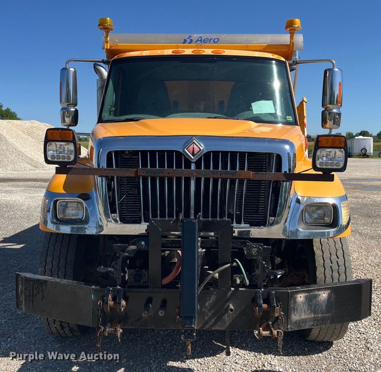 image for item EK8594 2006 International  7400 dump truck