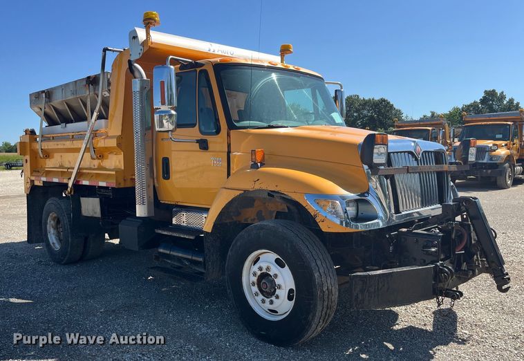 image for item EK8594 2006 International  7400 dump truck