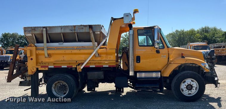 image for item EK8594 2006 International  7400 dump truck