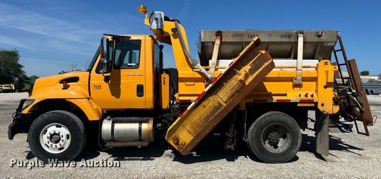 image for item EK8594 2006 International  7400 dump truck