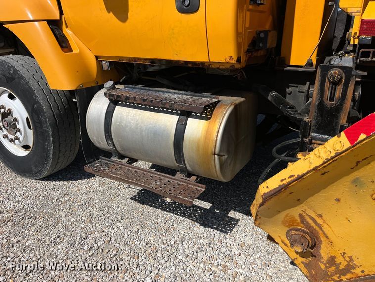 image for item EK8594 2006 International  7400 dump truck