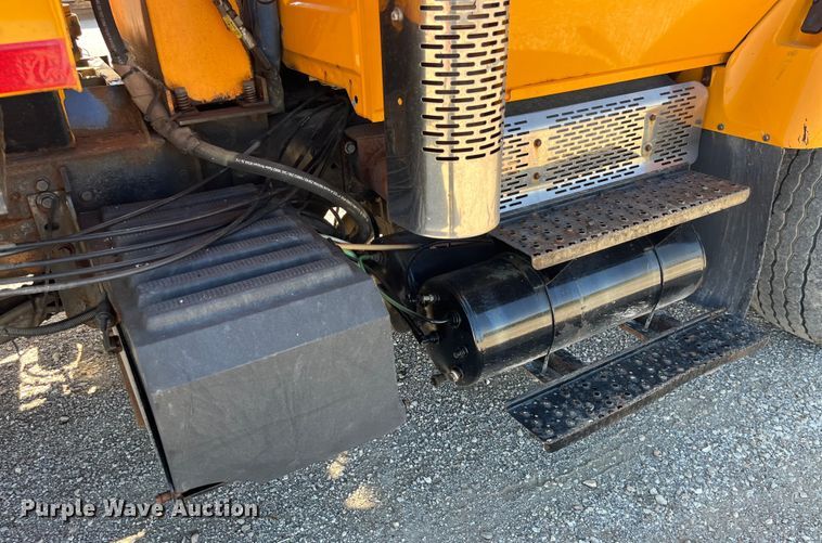 image for item EK8594 2006 International  7400 dump truck