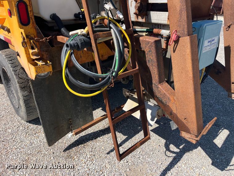 image for item EK8594 2006 International  7400 dump truck