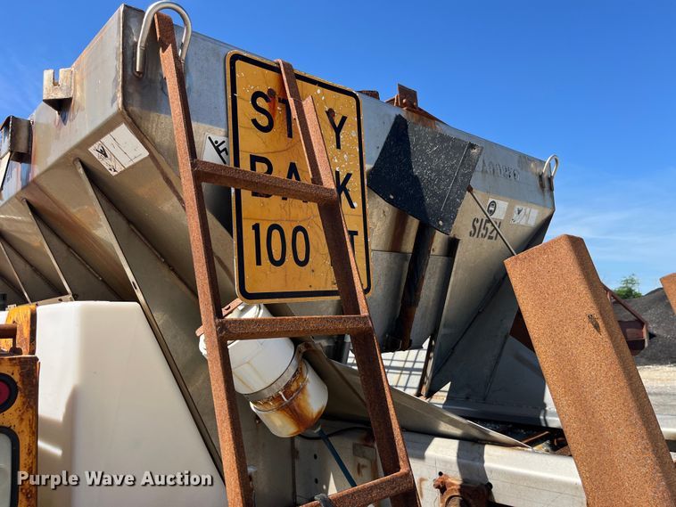 image for item EK8594 2006 International  7400 dump truck