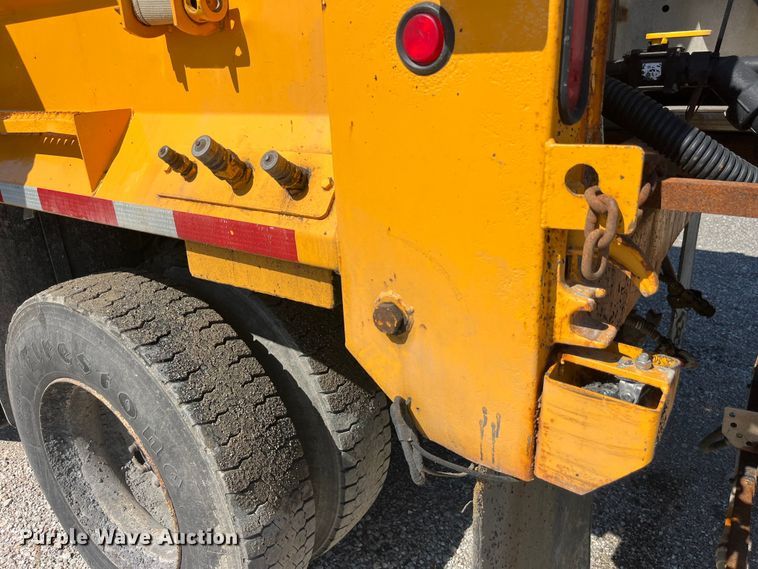 image for item EK8594 2006 International  7400 dump truck