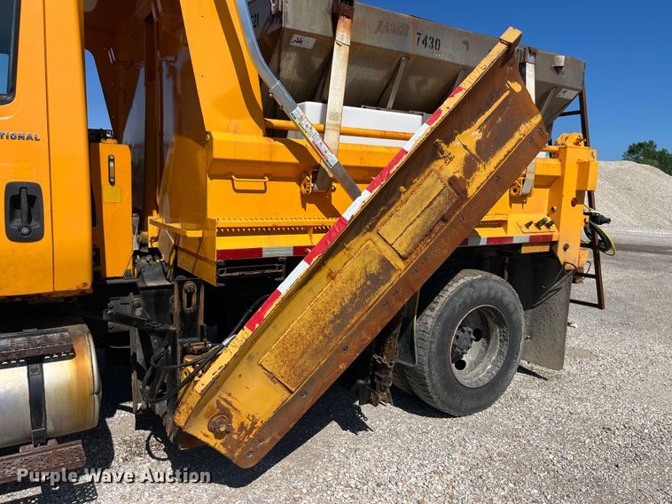 image for item EK8594 2006 International  7400 dump truck