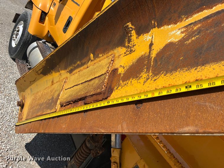 image for item EK8594 2006 International  7400 dump truck