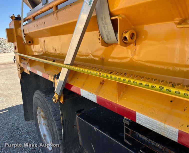 image for item EK8594 2006 International  7400 dump truck