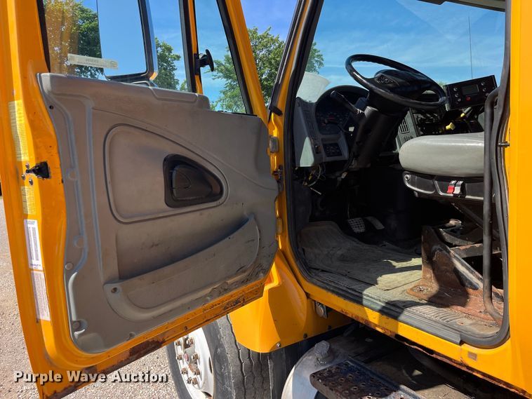 image for item EK8594 2006 International  7400 dump truck