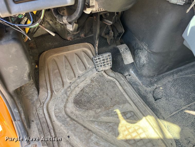 image for item EK8594 2006 International  7400 dump truck