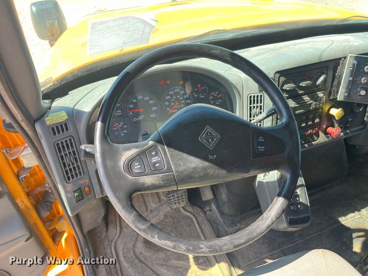 image for item EK8594 2006 International  7400 dump truck