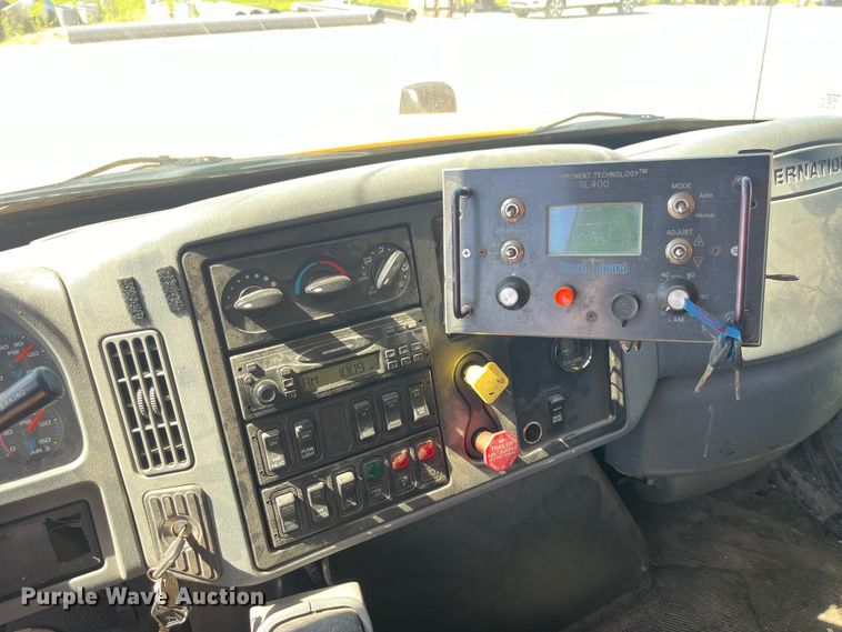 image for item EK8594 2006 International  7400 dump truck