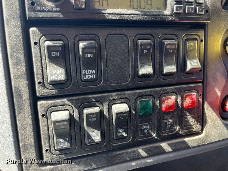 image for item EK8594 2006 International  7400 dump truck