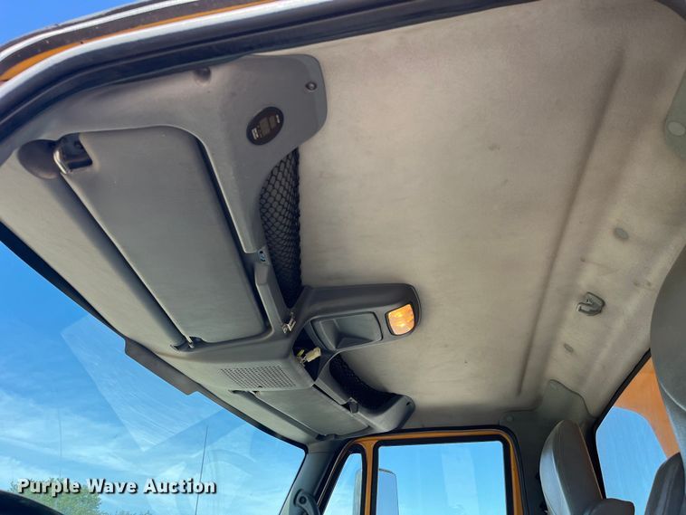 image for item EK8594 2006 International  7400 dump truck