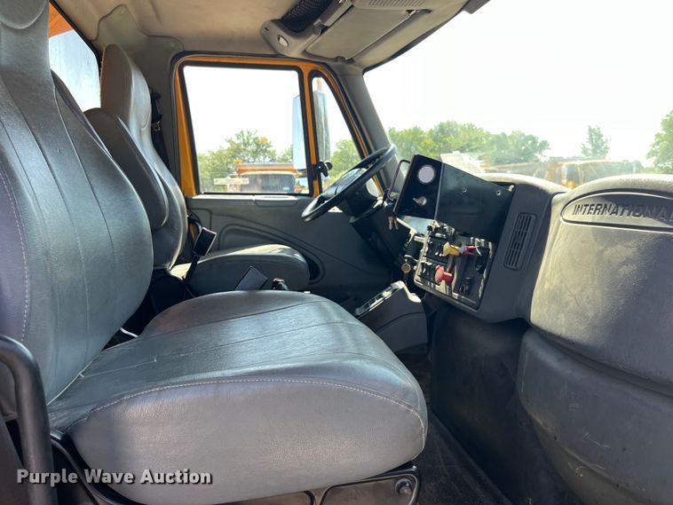 image for item EK8594 2006 International  7400 dump truck