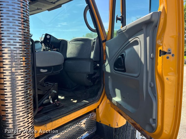 image for item EK8594 2006 International  7400 dump truck