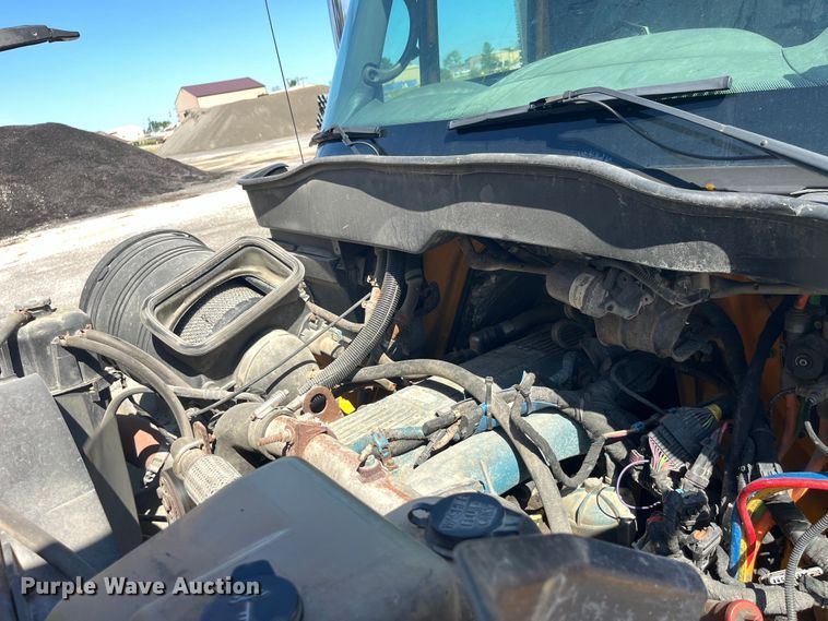 image for item EK8594 2006 International  7400 dump truck