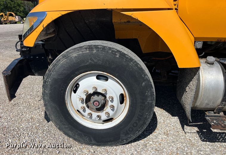 image for item EK8594 2006 International  7400 dump truck