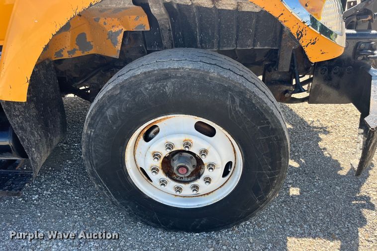 image for item EK8594 2006 International  7400 dump truck