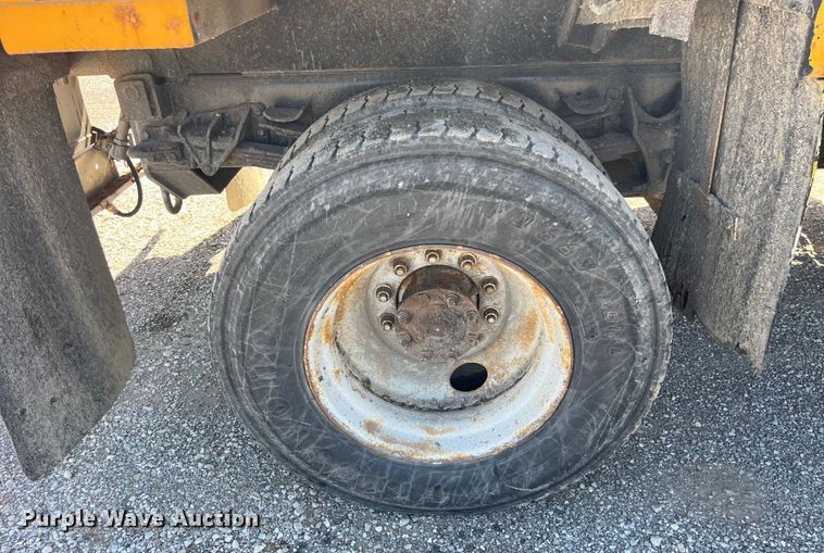 image for item EK8594 2006 International  7400 dump truck