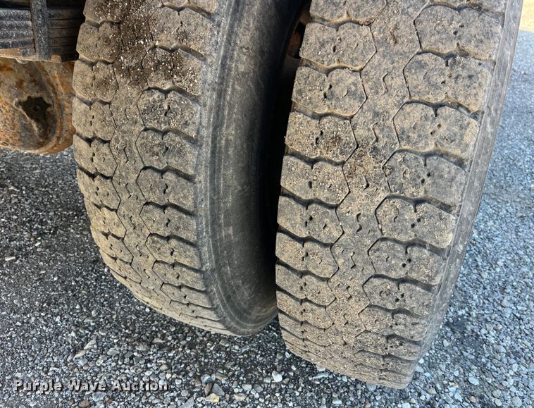 image for item EK8594 2006 International  7400 dump truck