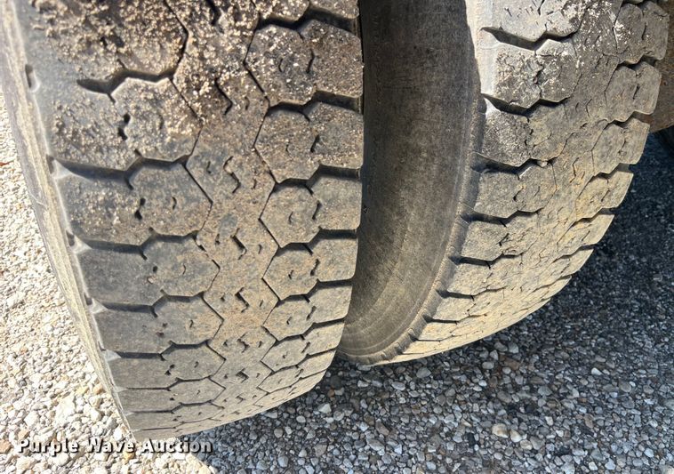 image for item EK8594 2006 International  7400 dump truck