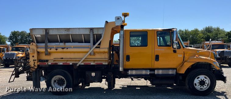 image for item EK8595 2005 International  7400 dump truck