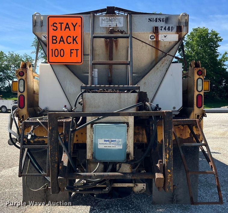 image for item EK8595 2005 International  7400 dump truck