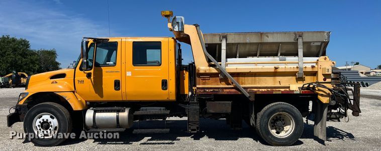 image for item EK8595 2005 International  7400 dump truck