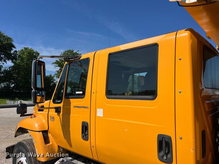 image for item EK8595 2005 International  7400 dump truck