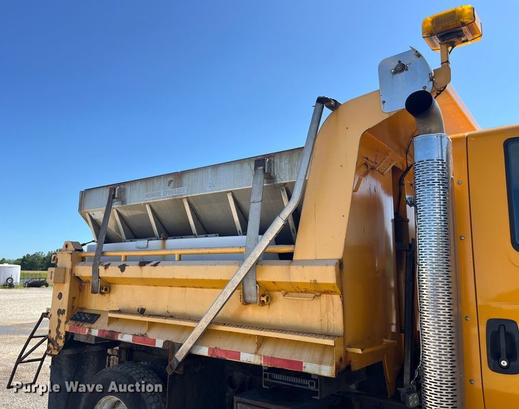 image for item EK8595 2005 International  7400 dump truck