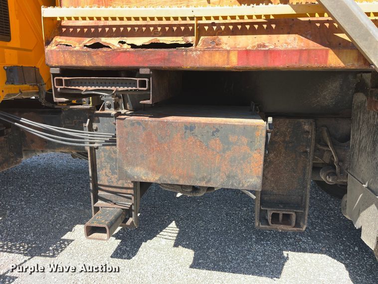 image for item EK8595 2005 International  7400 dump truck