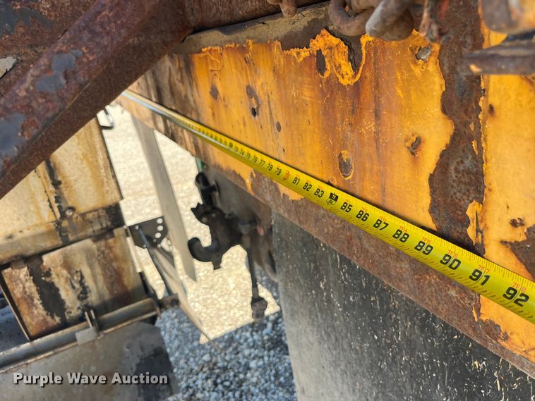 image for item EK8595 2005 International  7400 dump truck