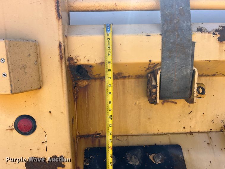 image for item EK8595 2005 International  7400 dump truck