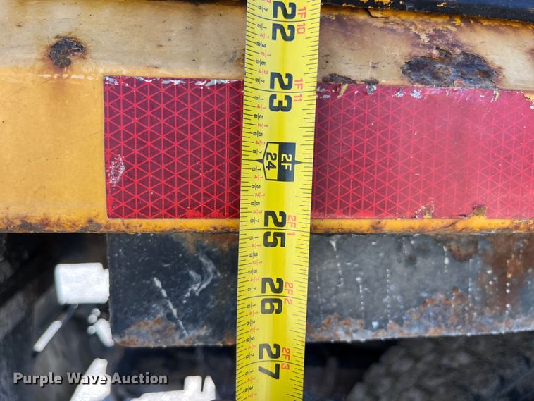 image for item EK8595 2005 International  7400 dump truck