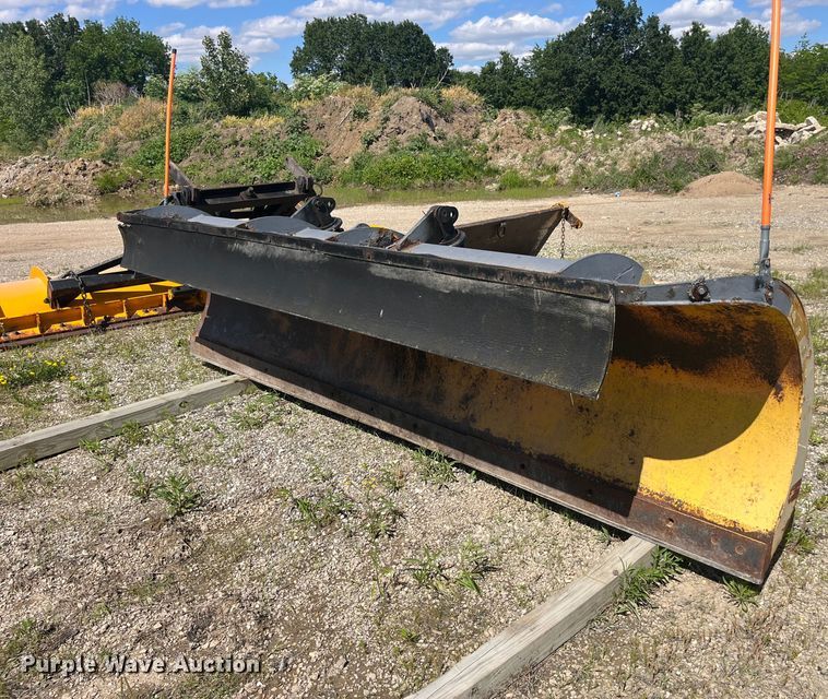 image for item EK8595 2005 International  7400 dump truck