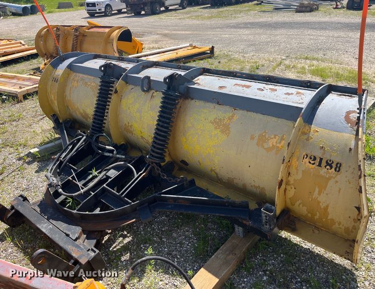 image for item EK8595 2005 International  7400 dump truck