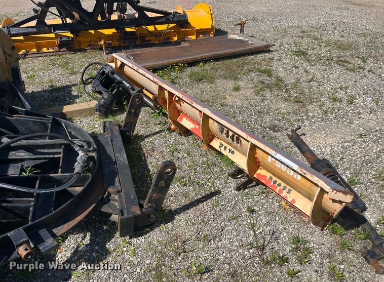 image for item EK8595 2005 International  7400 dump truck