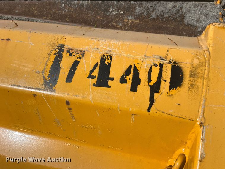 image for item EK8595 2005 International  7400 dump truck