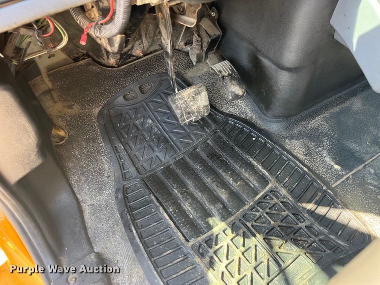 image for item EK8595 2005 International  7400 dump truck