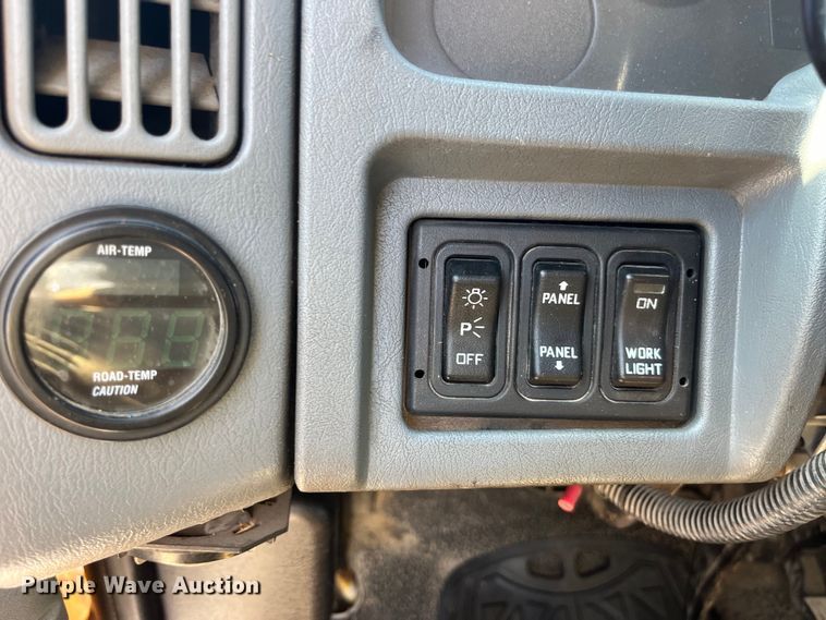 image for item EK8595 2005 International  7400 dump truck