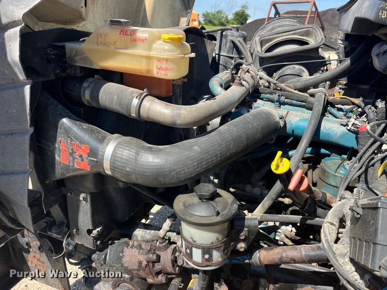 image for item EK8595 2005 International  7400 dump truck