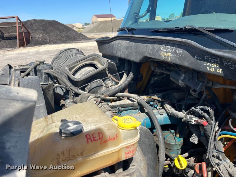 image for item EK8595 2005 International  7400 dump truck