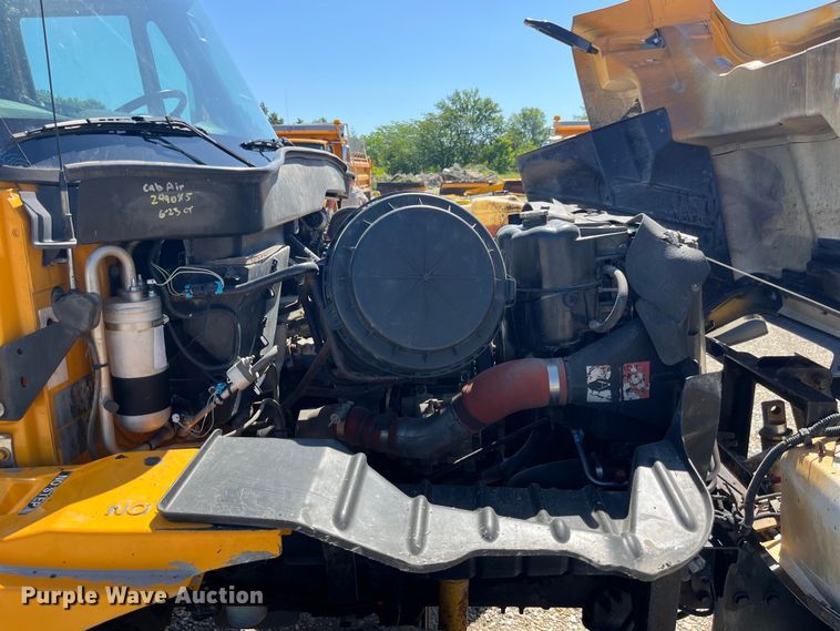 image for item EK8595 2005 International  7400 dump truck