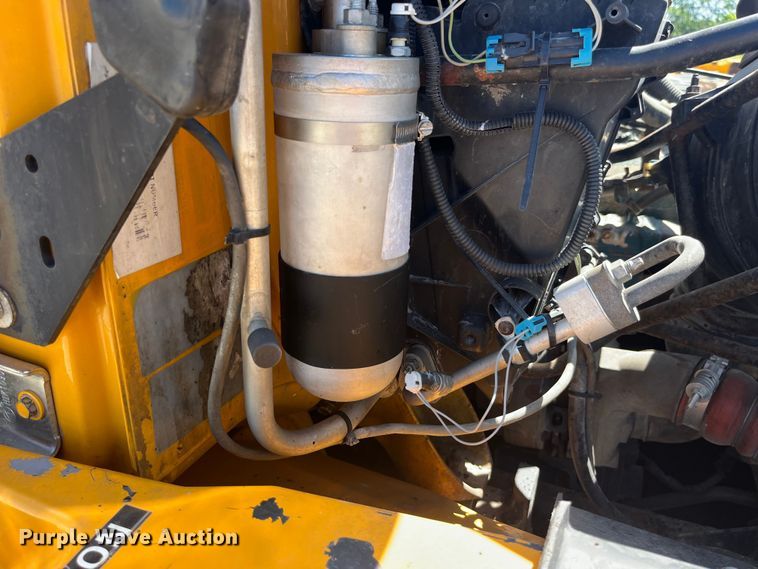 image for item EK8595 2005 International  7400 dump truck