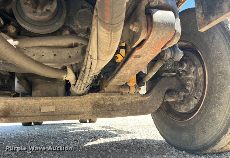 image for item EK8595 2005 International  7400 dump truck