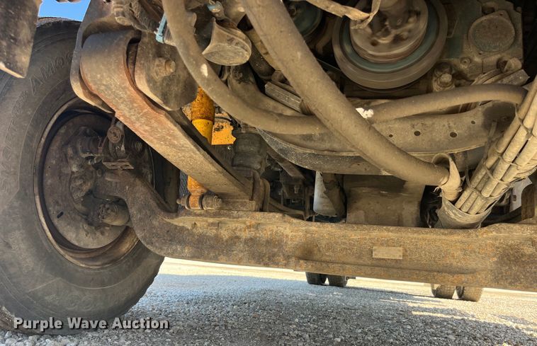 image for item EK8595 2005 International  7400 dump truck